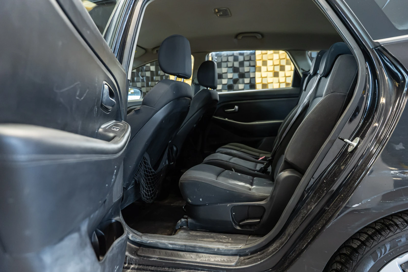 Kia Carens 1.7 CRDI, снимка 14 - Автомобили и джипове - 54414563