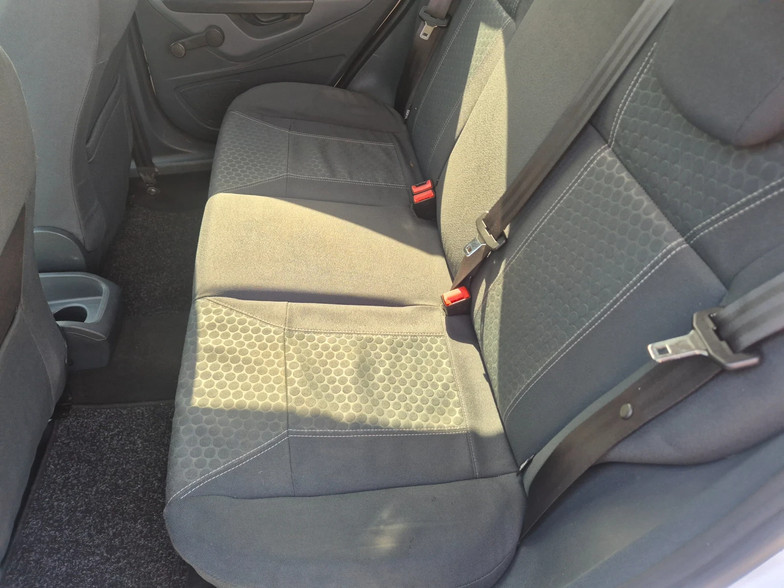 Ford Fiesta 1.4, ГАЗ, снимка 8 - Автомобили и джипове - 54703076