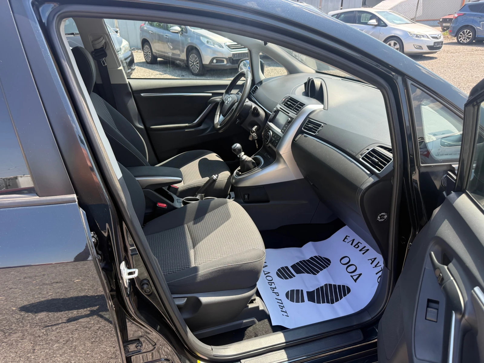 Toyota Verso 1.6 D4D, снимка 10 - Автомобили и джипове - 55330791