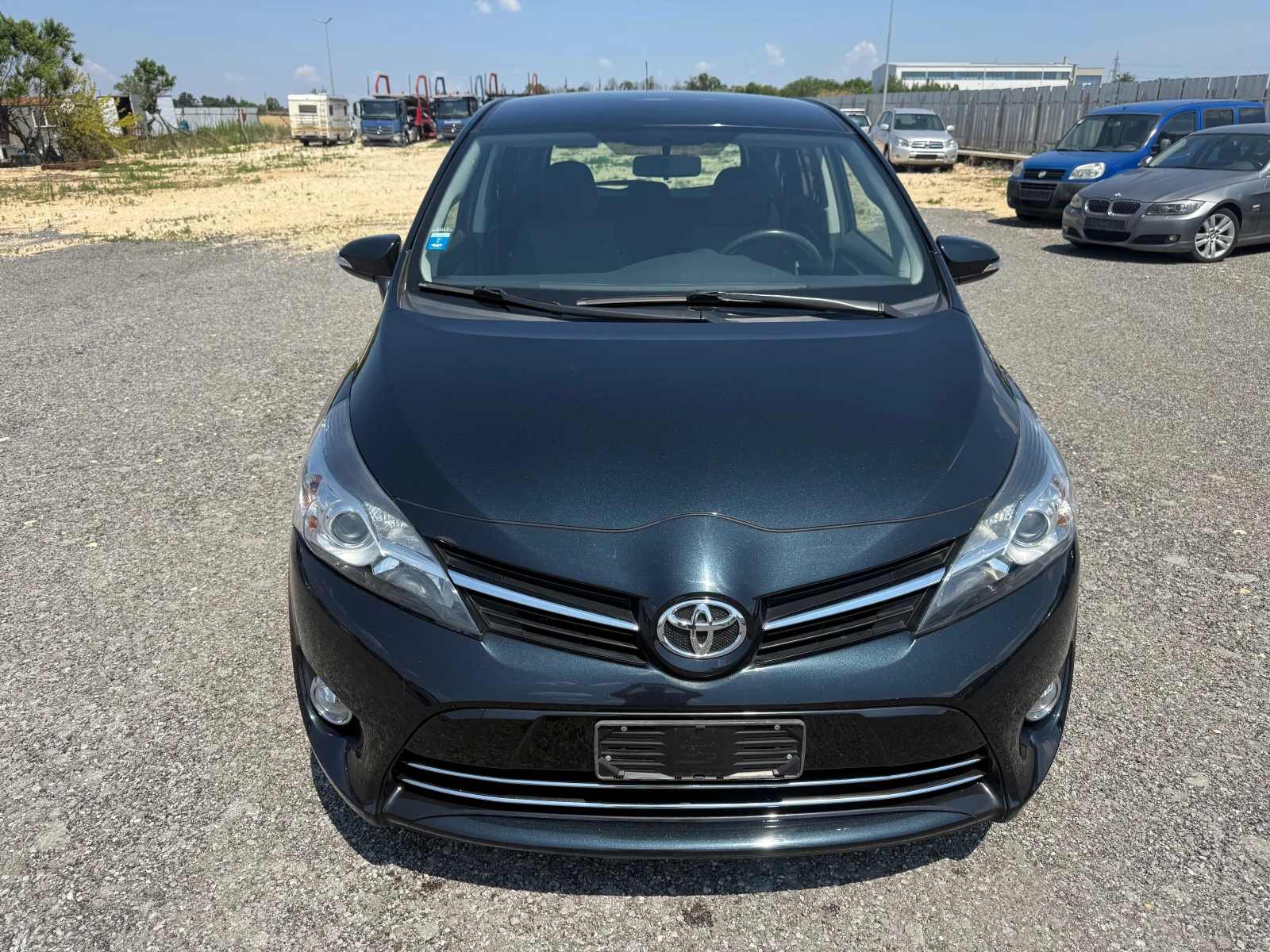 Toyota Verso 1.6 D4D, снимка 3 - Автомобили и джипове - 55330791