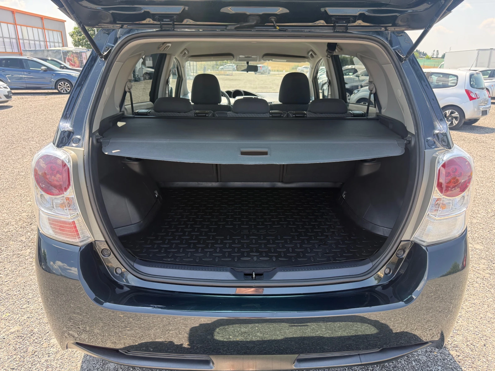 Toyota Verso 1.6 D4D, снимка 16 - Автомобили и джипове - 55330791