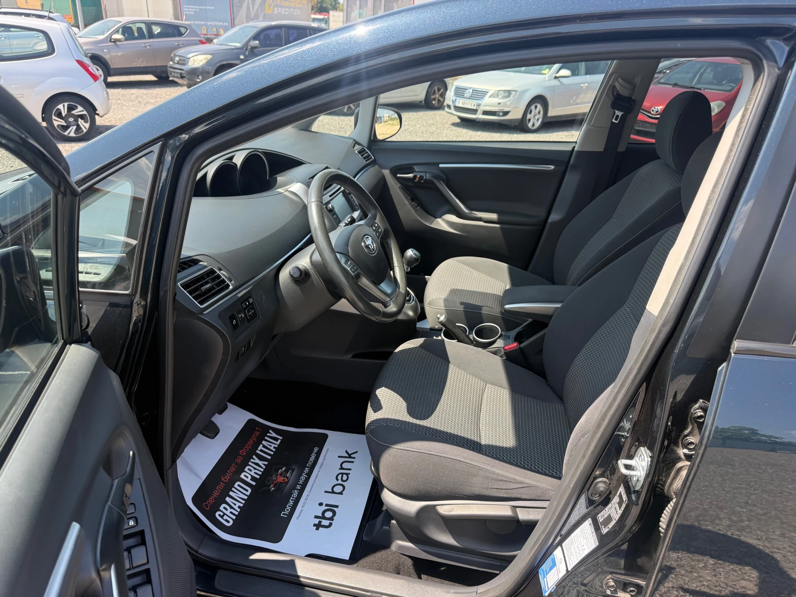 Toyota Verso 1.6 D4D, снимка 9 - Автомобили и джипове - 55330791