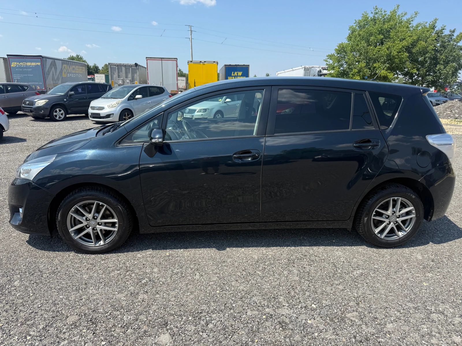 Toyota Verso 1.6 D4D, снимка 4 - Автомобили и джипове - 55330791