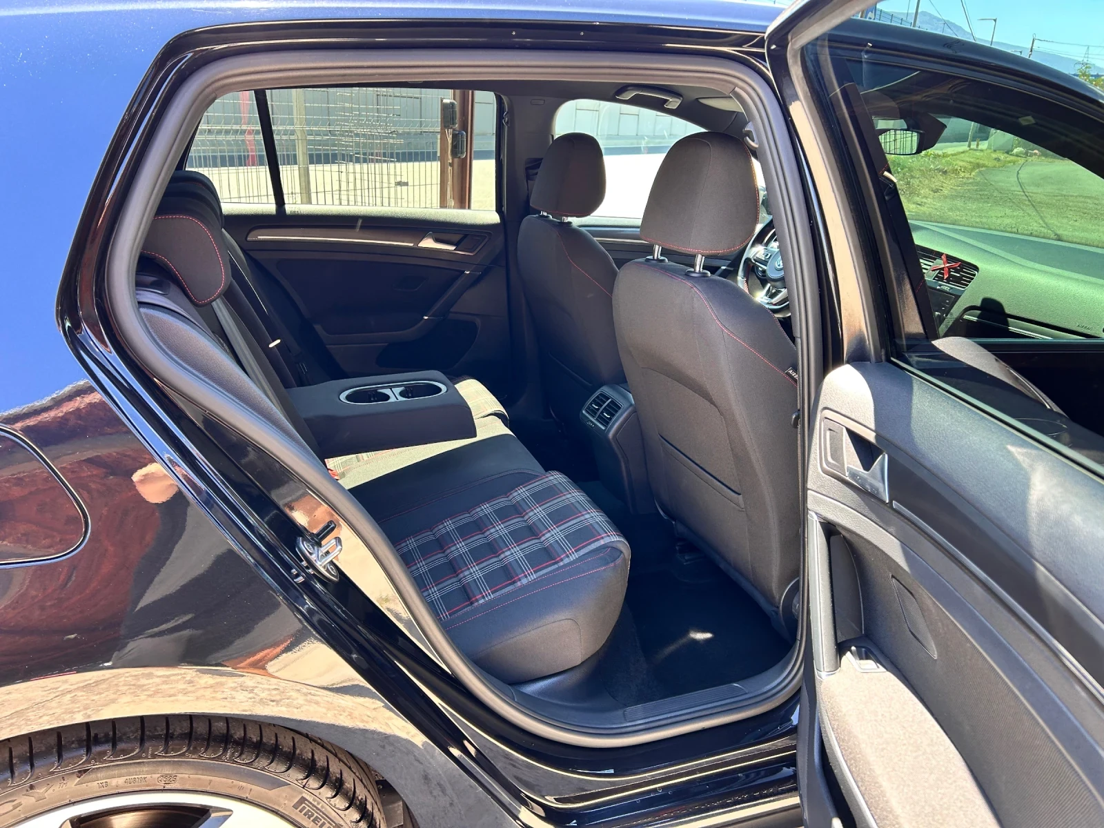 VW Golf GTI Performance 245к.с, снимка 16 - Автомобили и джипове - 55698366