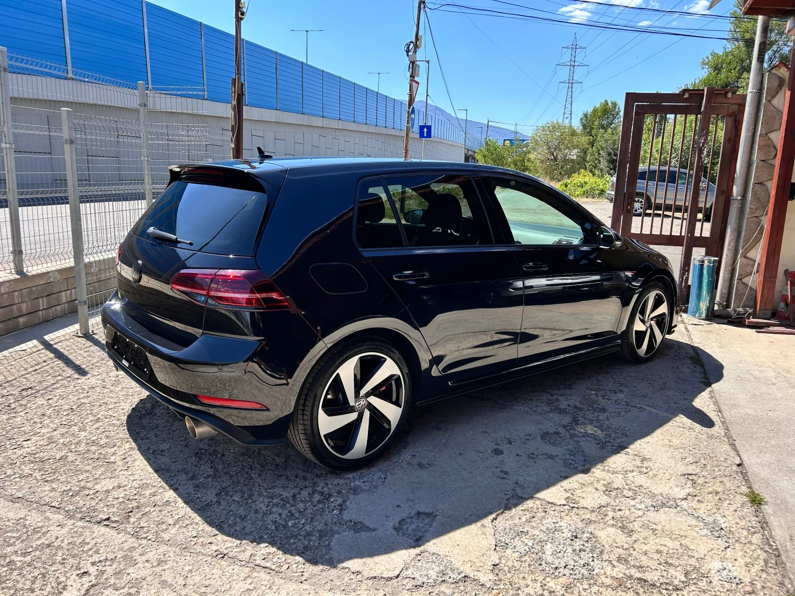 VW Golf GTI Performance 245к.с, снимка 4 - Автомобили и джипове - 55698366