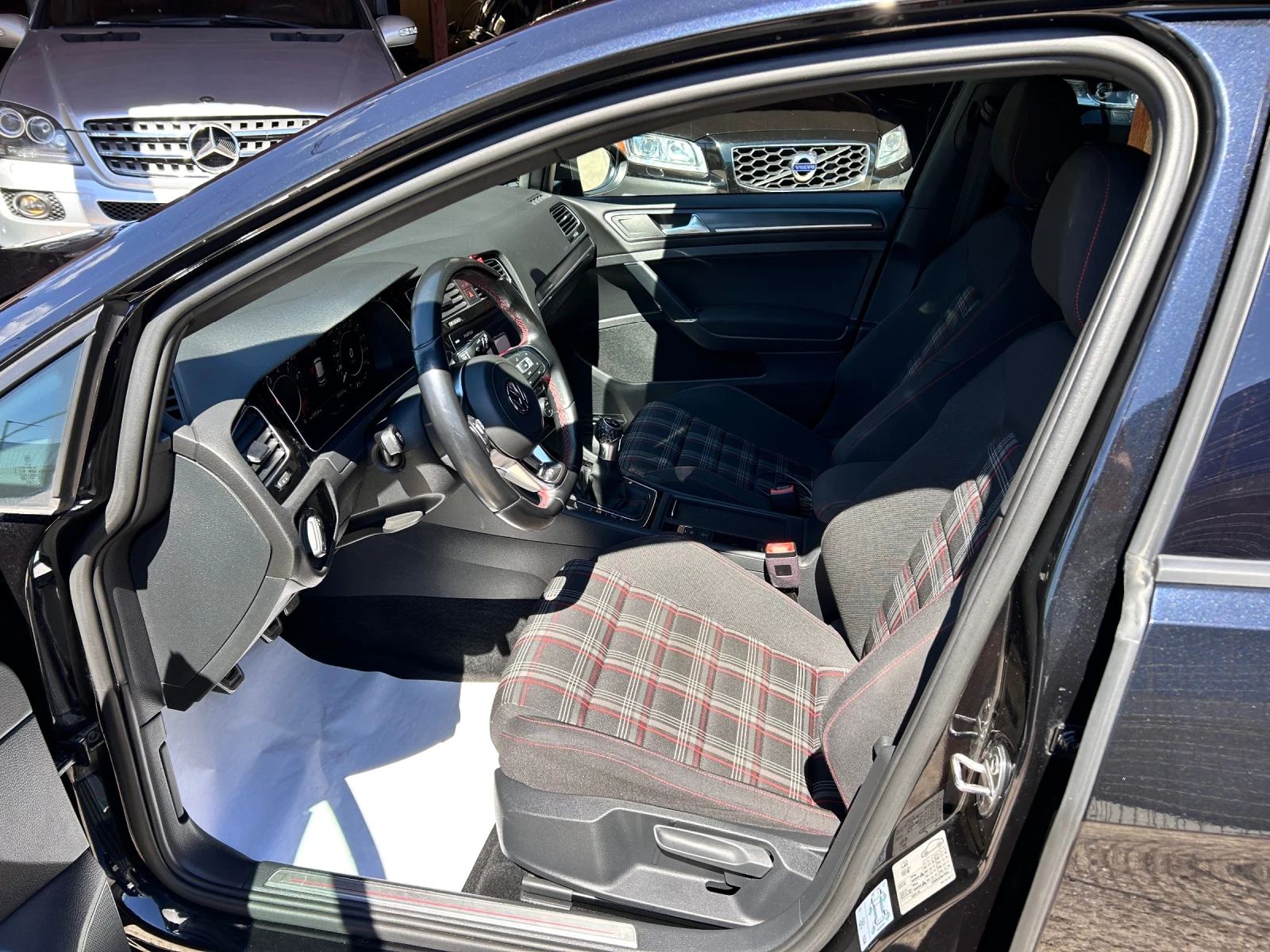 VW Golf GTI Performance 245к.с, снимка 7 - Автомобили и джипове - 55698366