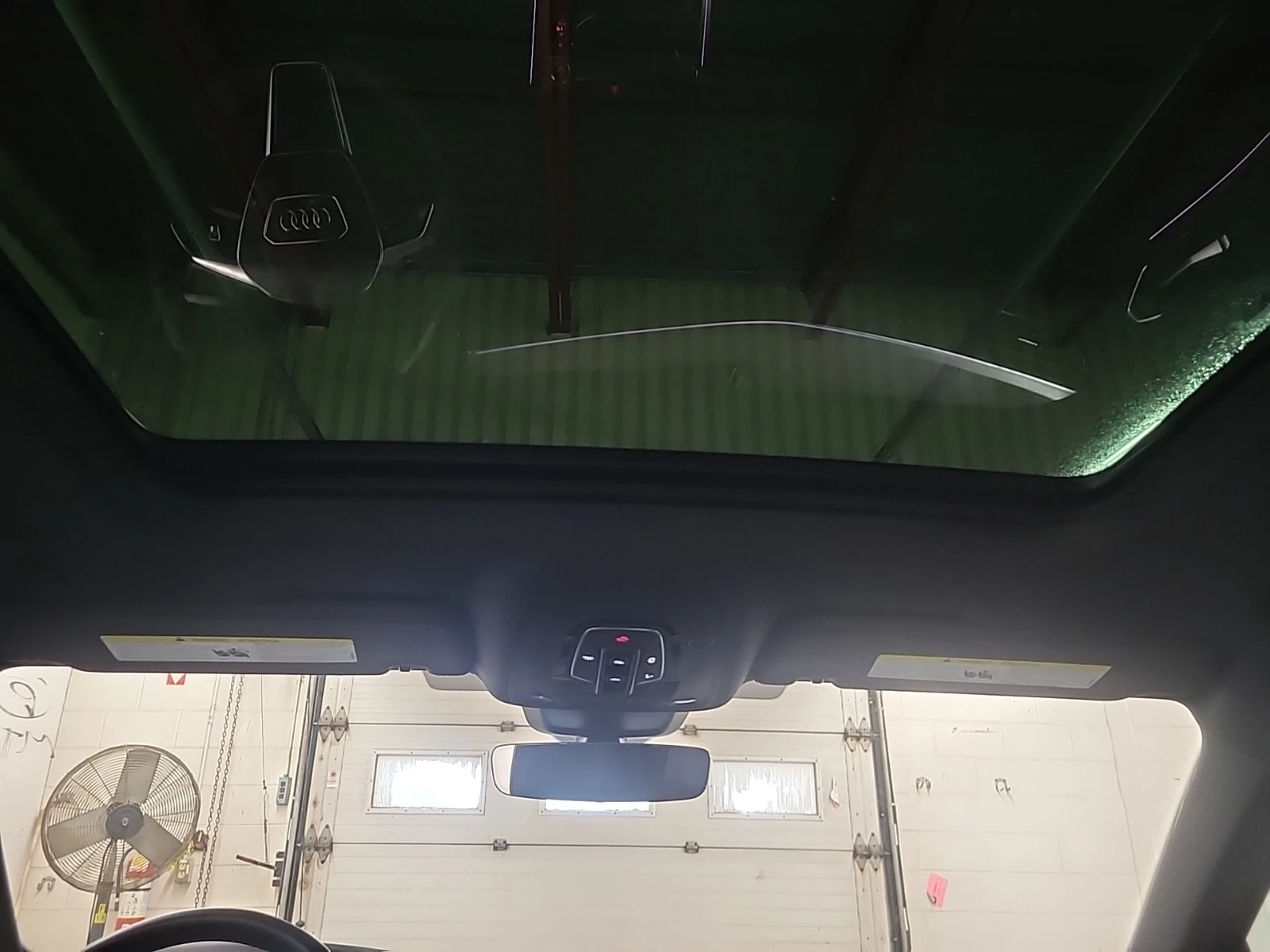 Audi E-Tron TECHNIK / 360 / ДИСТРОНИК / HUD, снимка 14 - Автомобили и джипове - 55847115