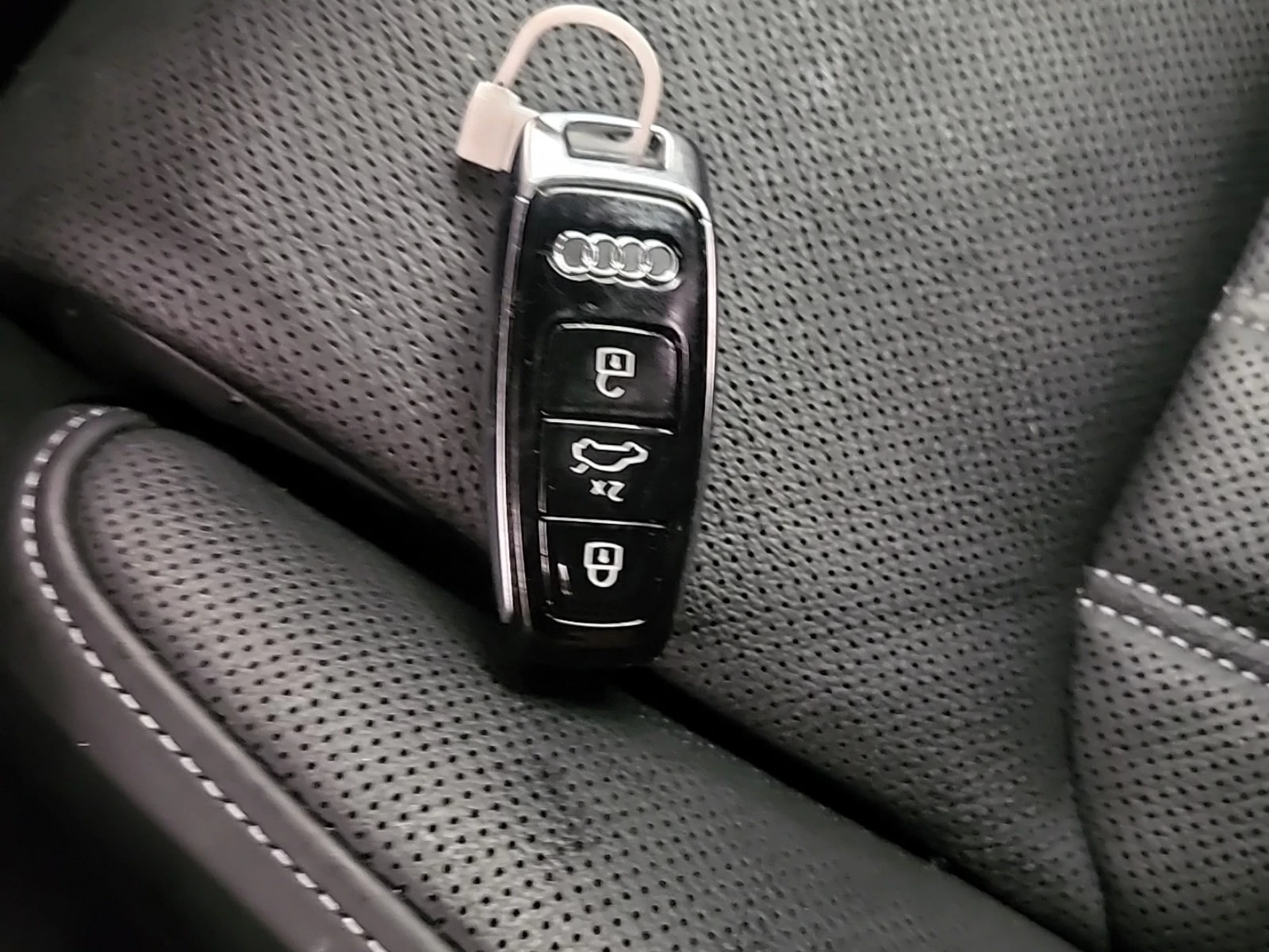 Audi E-Tron TECHNIK / 360 / ДИСТРОНИК / HUD, снимка 8 - Автомобили и джипове - 55847115