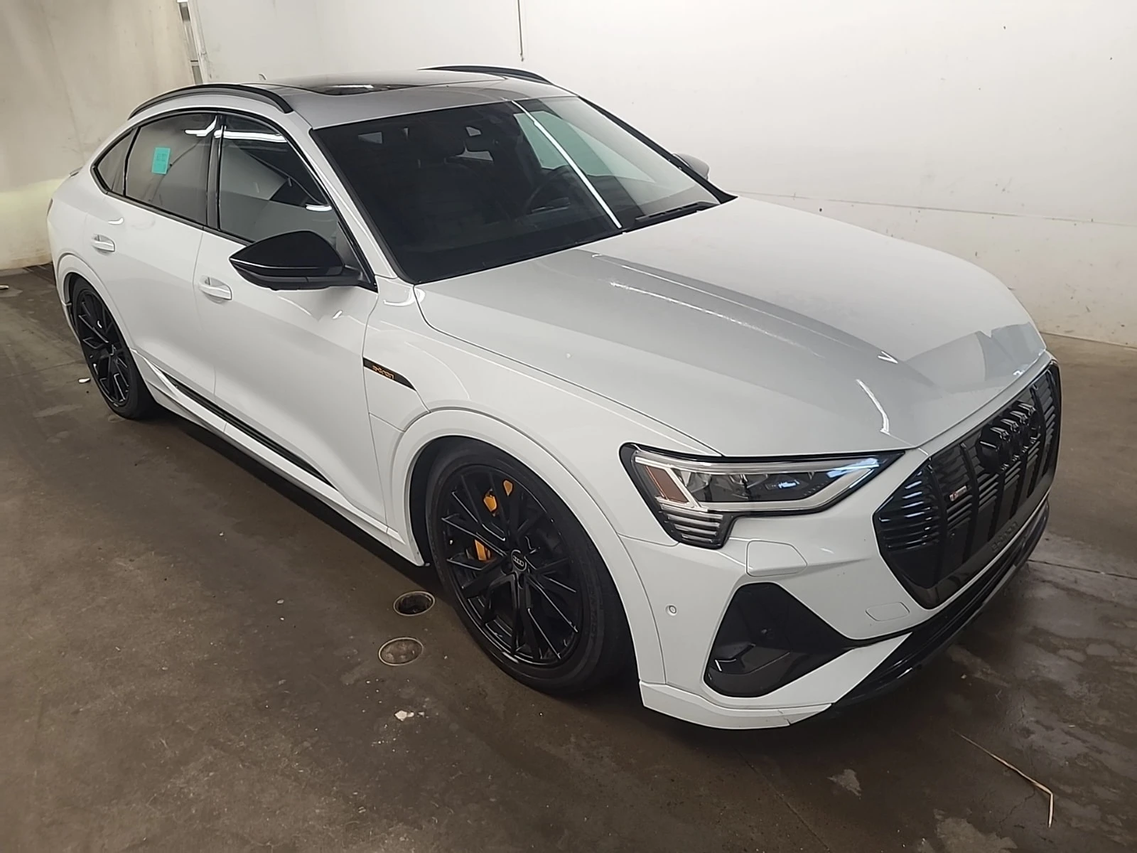 Audi E-Tron TECHNIK / 360 / ДИСТРОНИК / HUD, снимка 2 - Автомобили и джипове - 55847115