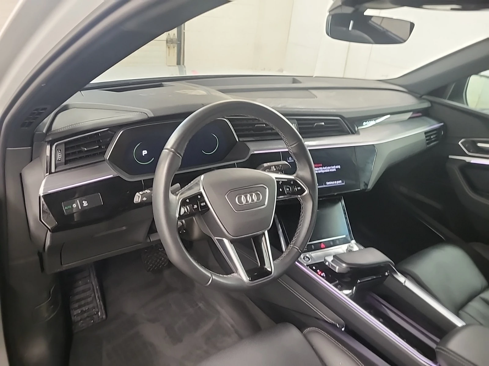 Audi E-Tron TECHNIK / 360 / ДИСТРОНИК / HUD, снимка 10 - Автомобили и джипове - 55847115