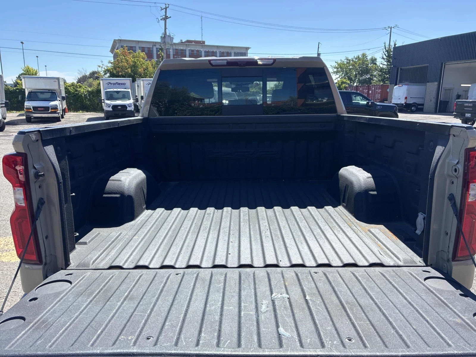 Chevrolet Silverado ZR2 OFF-ROAD * 360* Подгрев* Обдух* * Apple CarPla, снимка 12 - Автомобили и джипове - 55928409