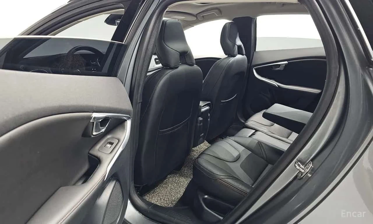 Volvo V40 * D3 * ФИНАНСИРАНЕ, снимка 12 - Автомобили и джипове - 56568685