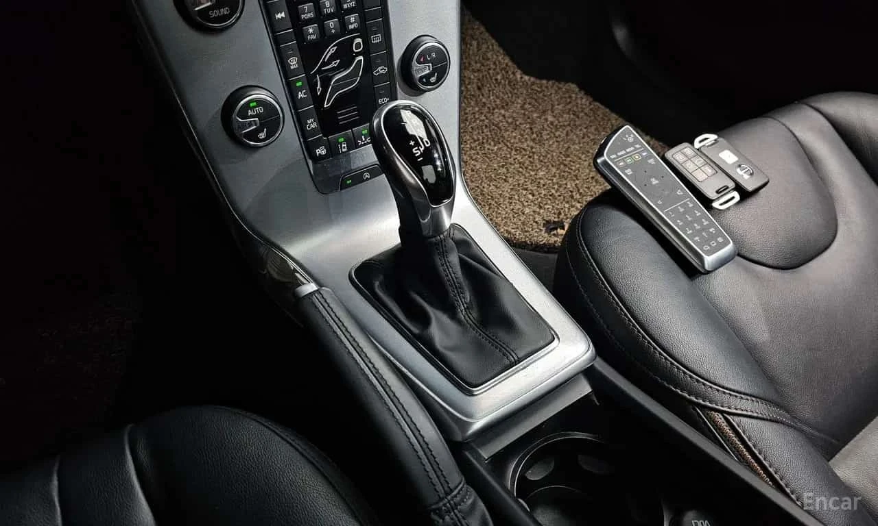 Volvo V40 * D3 * ФИНАНСИРАНЕ, снимка 9 - Автомобили и джипове - 56568685