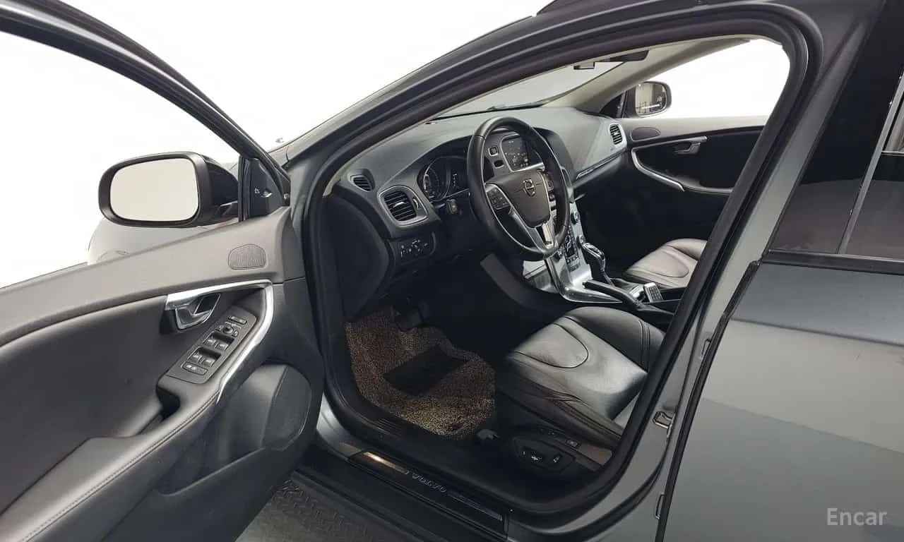 Volvo V40 * D3 * ФИНАНСИРАНЕ, снимка 10 - Автомобили и джипове - 56568685