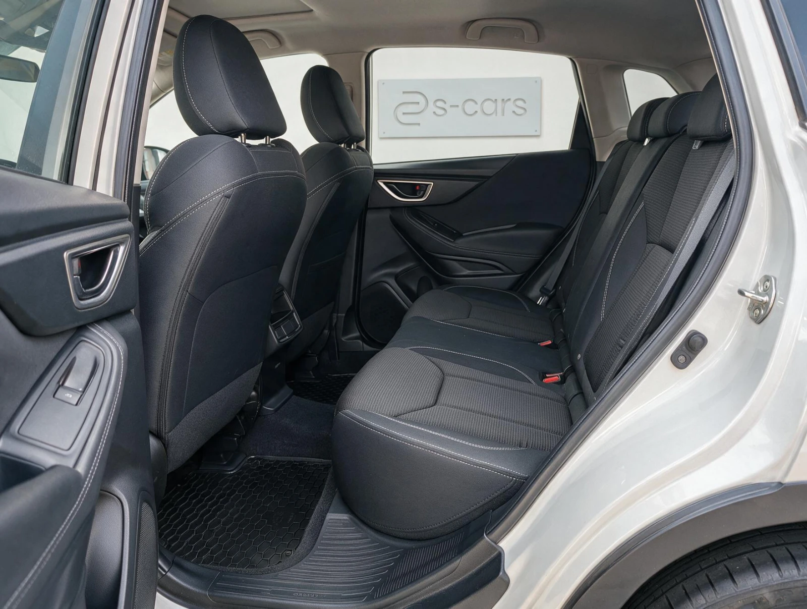 Subaru Forester PLUS 2.5 , снимка 14 - Автомобили и джипове - 56682581