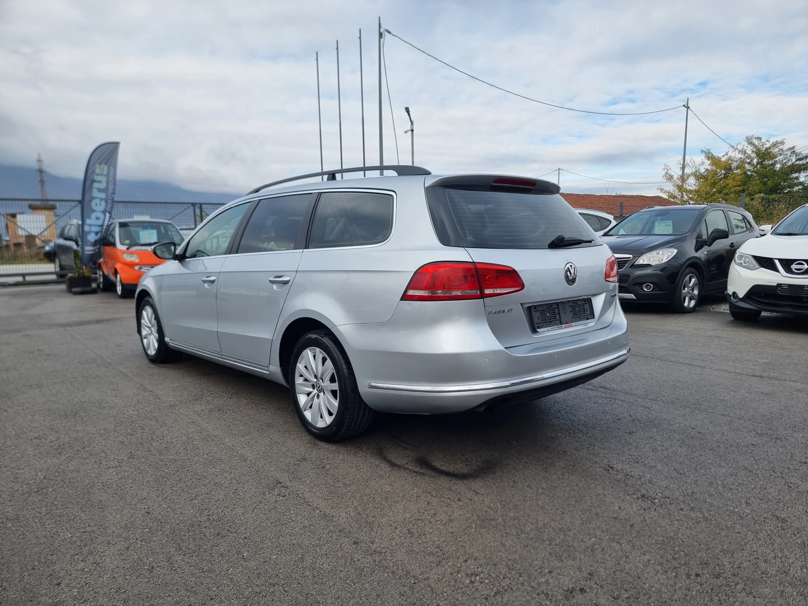 VW Passat 1.6TDI, снимка 4 - Автомобили и джипове - 56745190