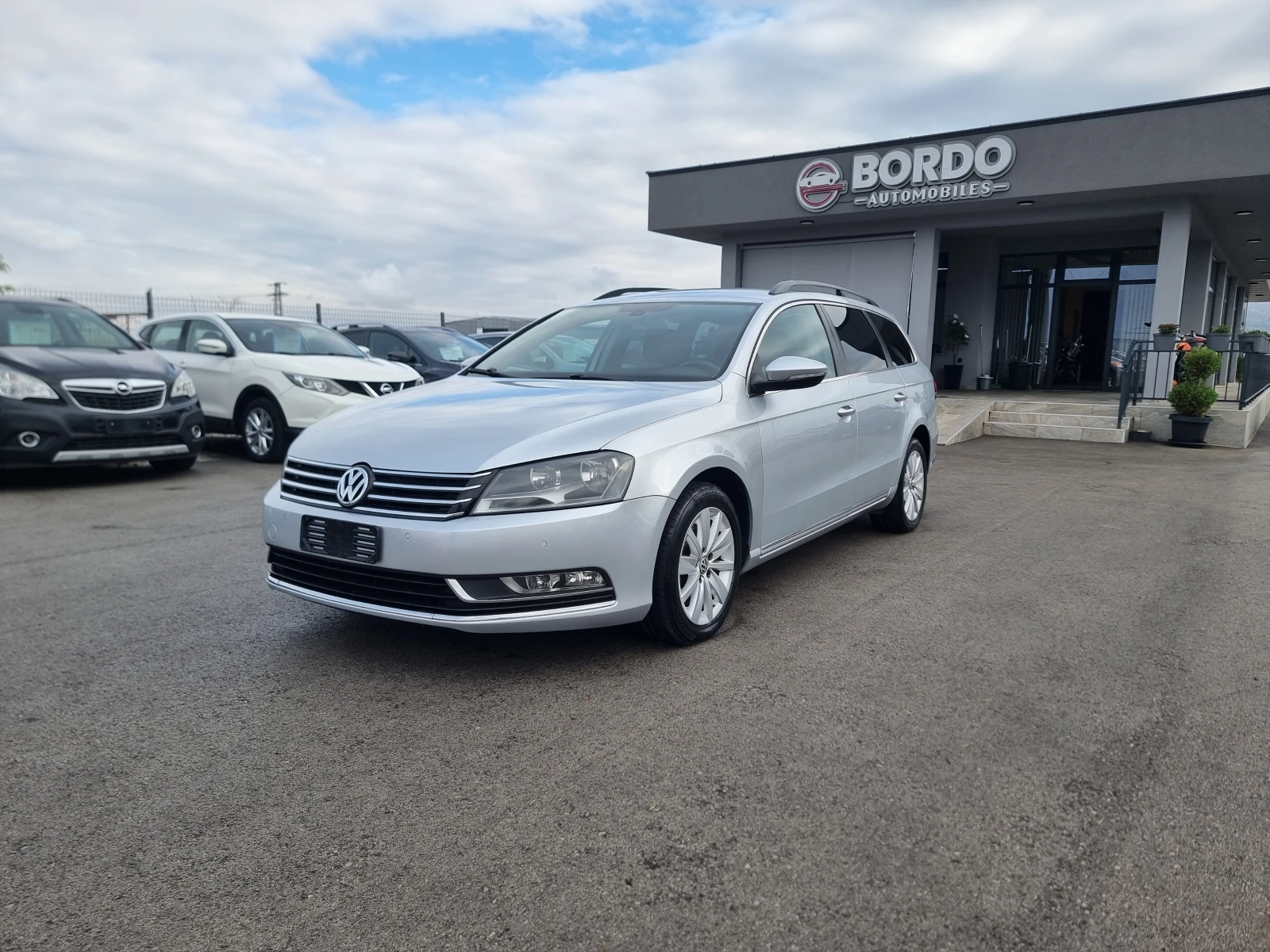 VW Passat 1.6TDI, снимка 3 - Автомобили и джипове - 56745190