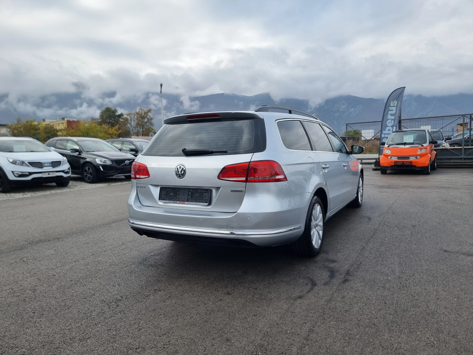 VW Passat 1.6TDI, снимка 6 - Автомобили и джипове - 56745190