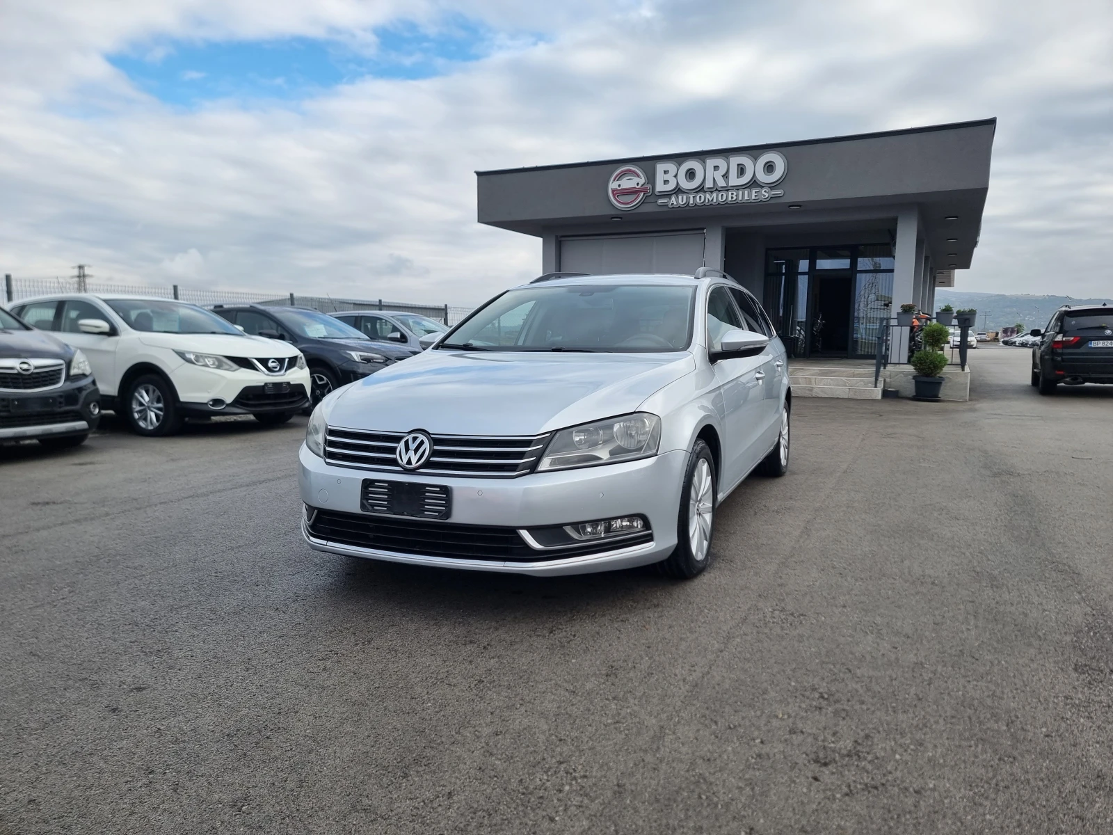 VW Passat 1.6TDI, снимка 2 - Автомобили и джипове - 56745190