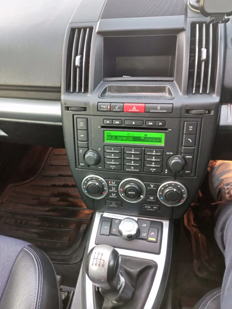 Land Rover Freelander 2.2 TCDI Diesel, снимка 10 - Автомобили и джипове - 49094412