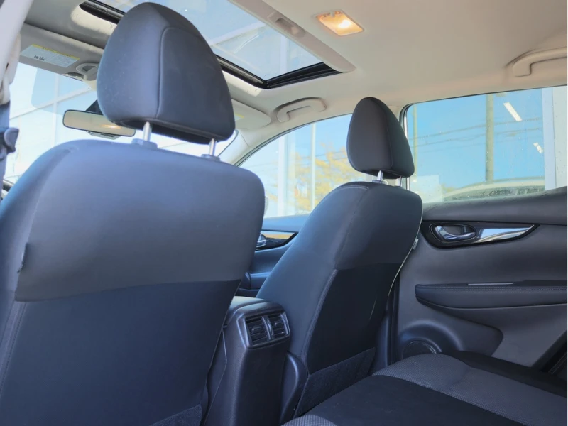 Nissan Qashqai * SV AWD | Smart Cruise | Sunroof | Climate Ctrl *, снимка 12 - Автомобили и джипове - 53001307