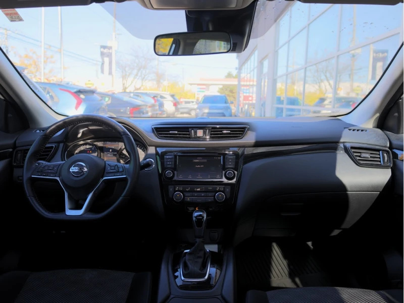 Nissan Qashqai * SV AWD | Smart Cruise | Sunroof | Climate Ctrl *, снимка 15 - Автомобили и джипове - 53001307