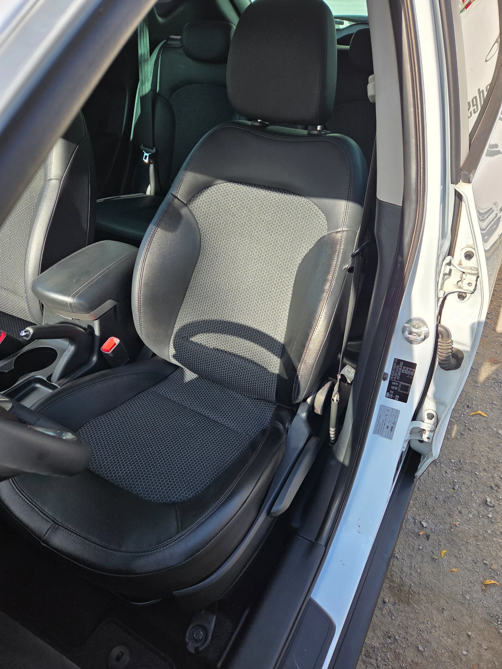 Hyundai IX35 1.6-БЕНЗИН-ТОП - изображение 10