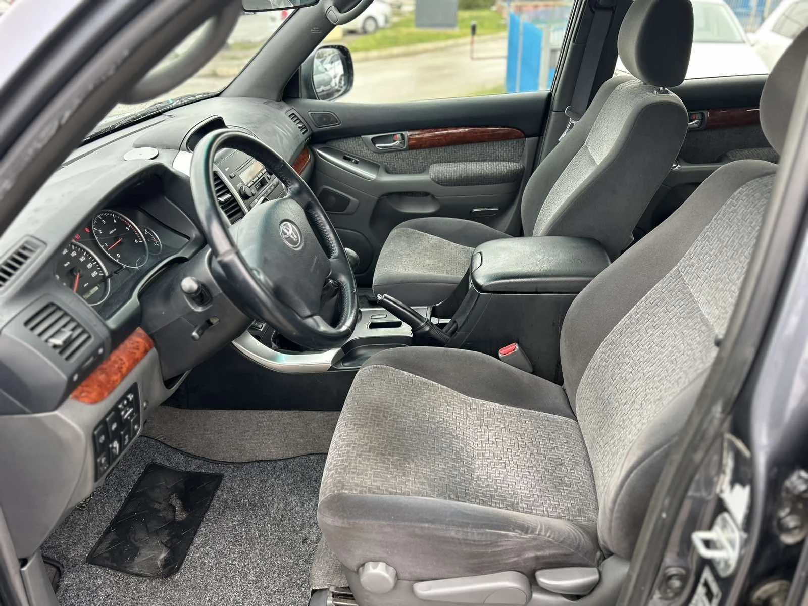 Toyota Land cruiser Serie 120, снимка 8 - Автомобили и джипове - 54123324