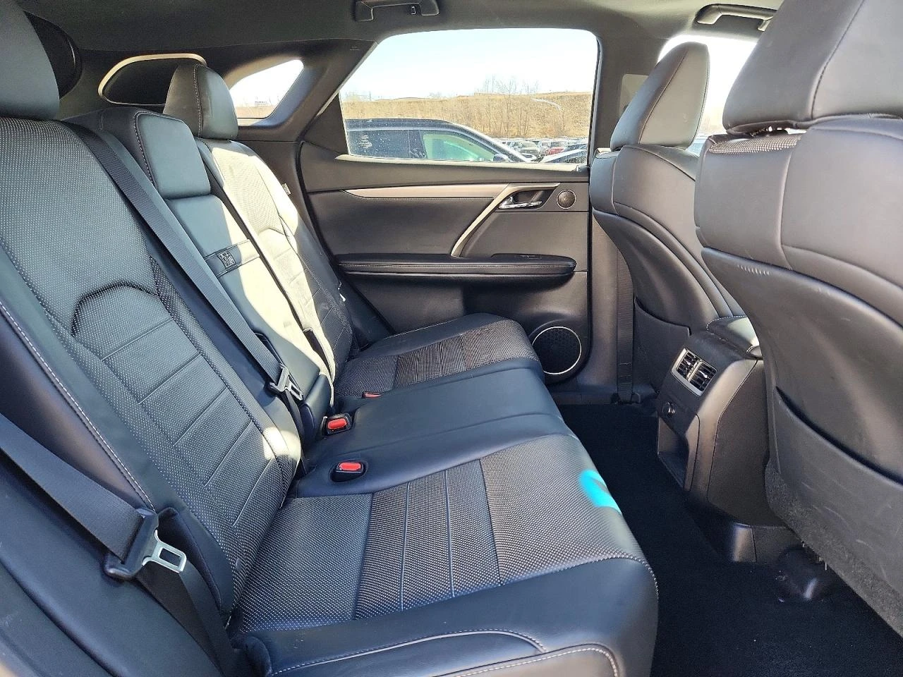 Lexus RX 350 * F-SPORT* КОЖА* ПОДГРЕВ* ОБДУХВАНЕ* ПАНОРАМА* , снимка 11 - Автомобили и джипове - 54719755
