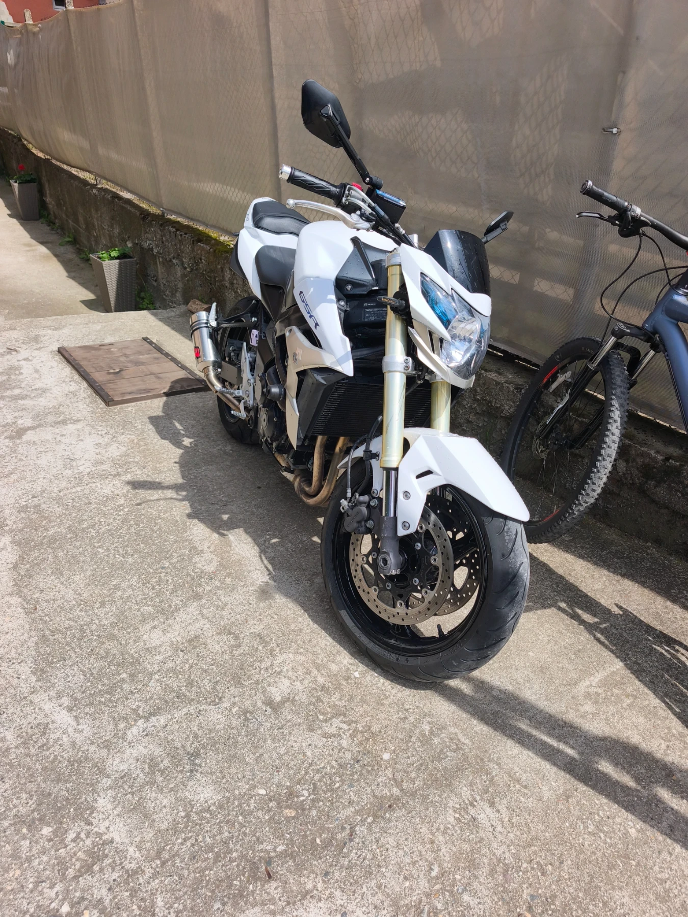 Suzuki Gsr 750, снимка 2 - Мотоциклети и мототехника - 54492412