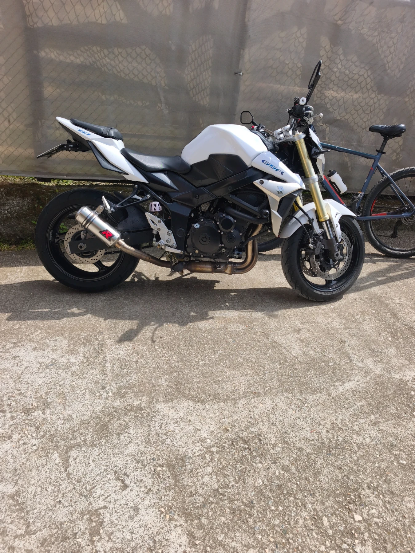 Suzuki Gsr 750, снимка 3 - Мотоциклети и мототехника - 54492412