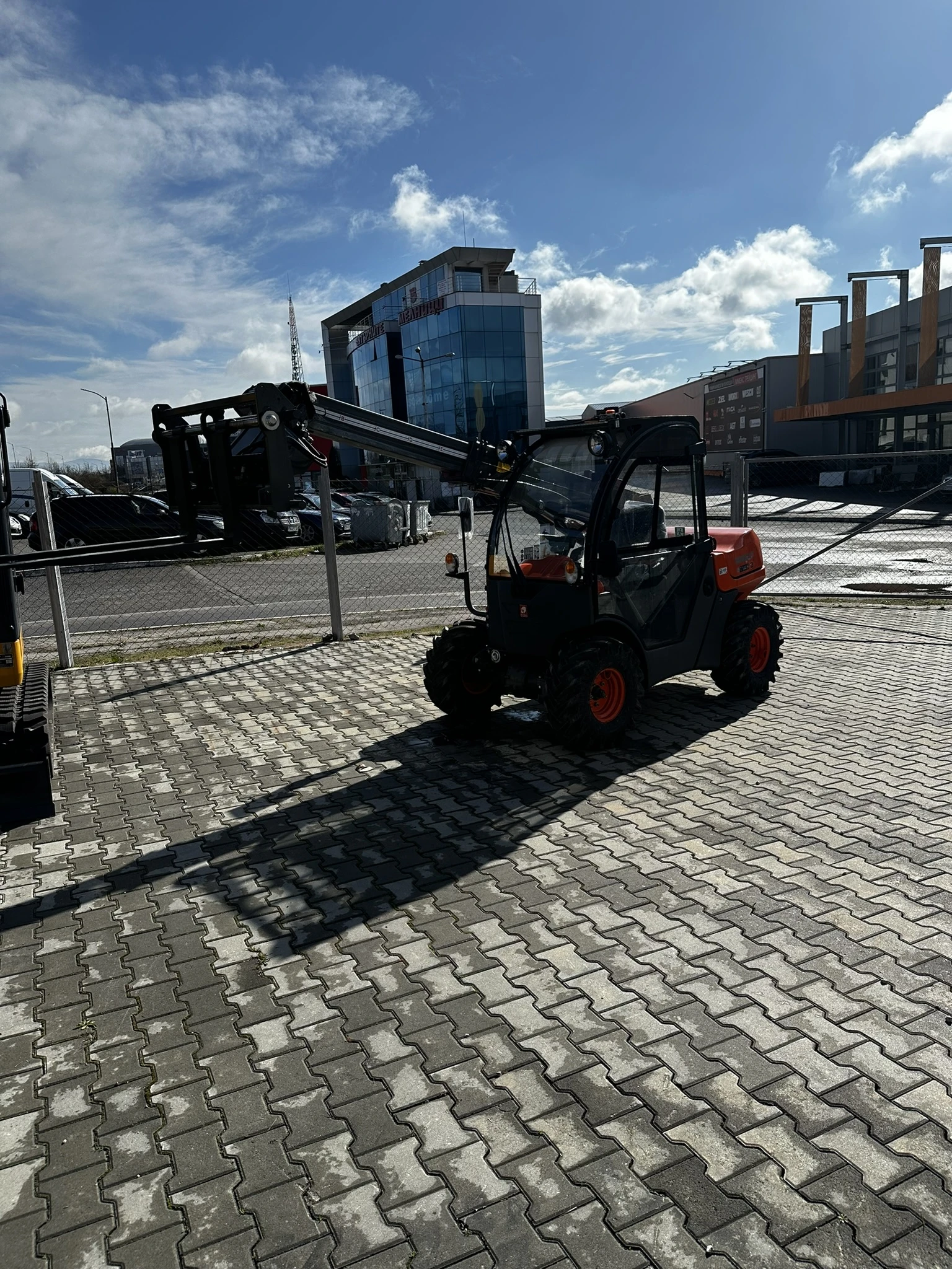 Телескопичен товарач Ausa T144H - изображение 4