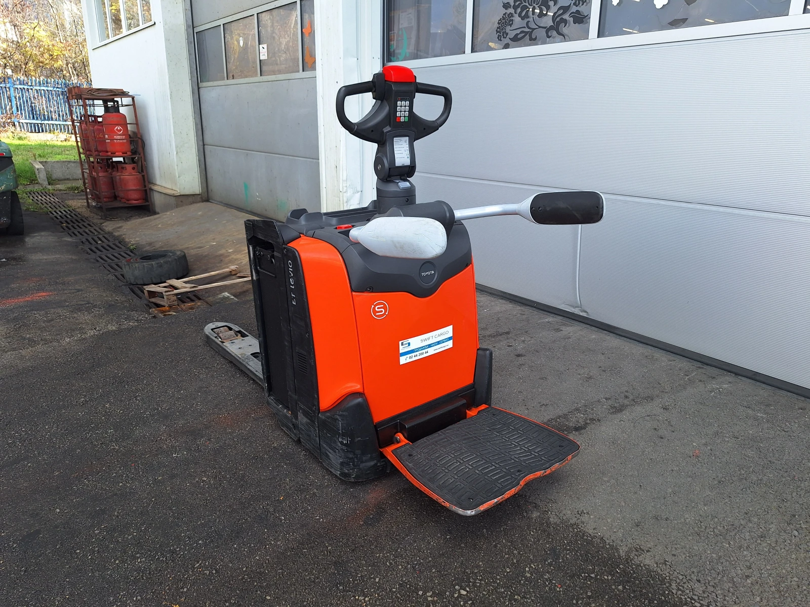  Toyota LPE200 | Mobile.bg   2