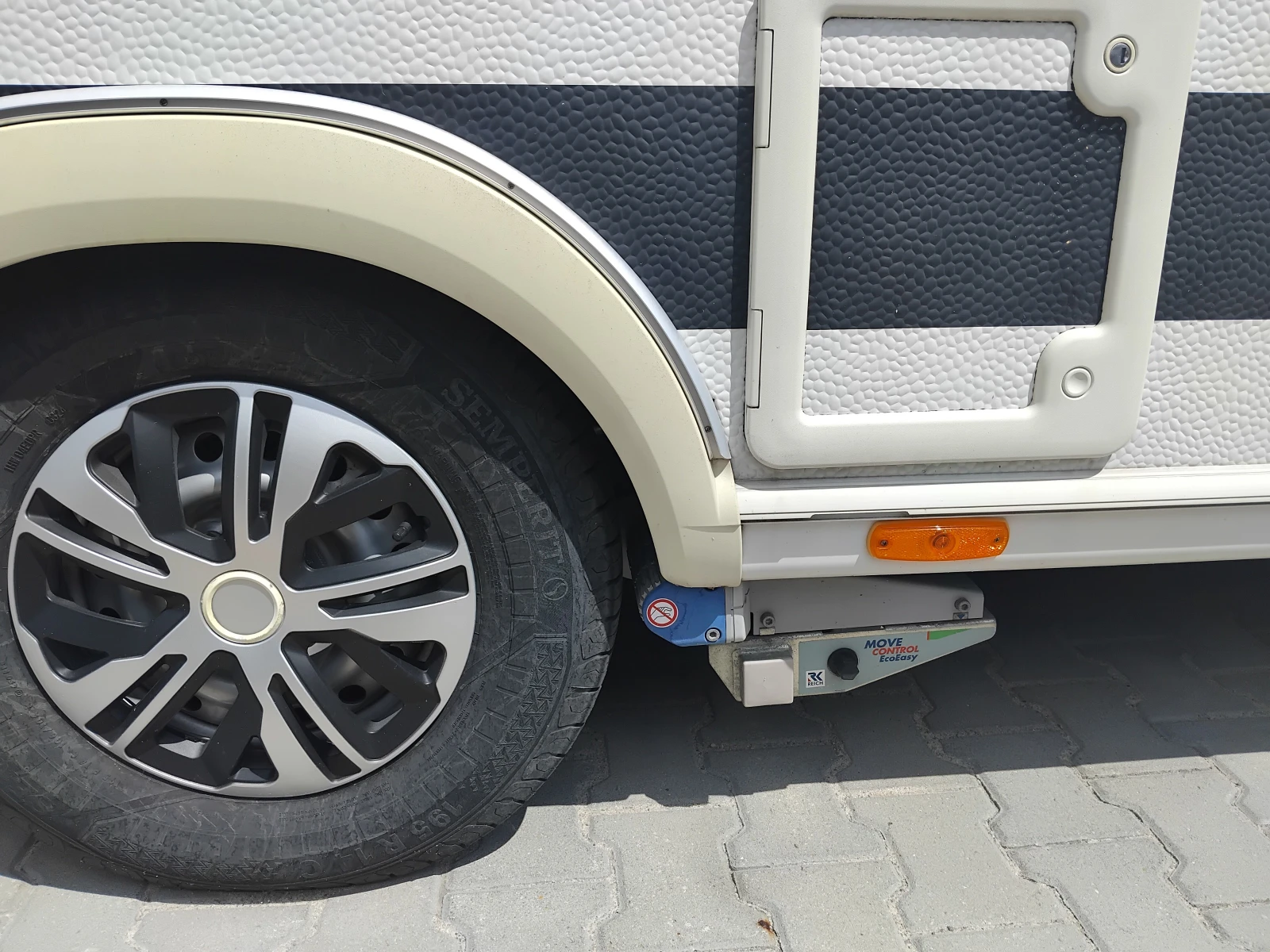 Каравана Dethleffs Camper 470 ER, снимка 3 - Каравани и кемпери - 55166841