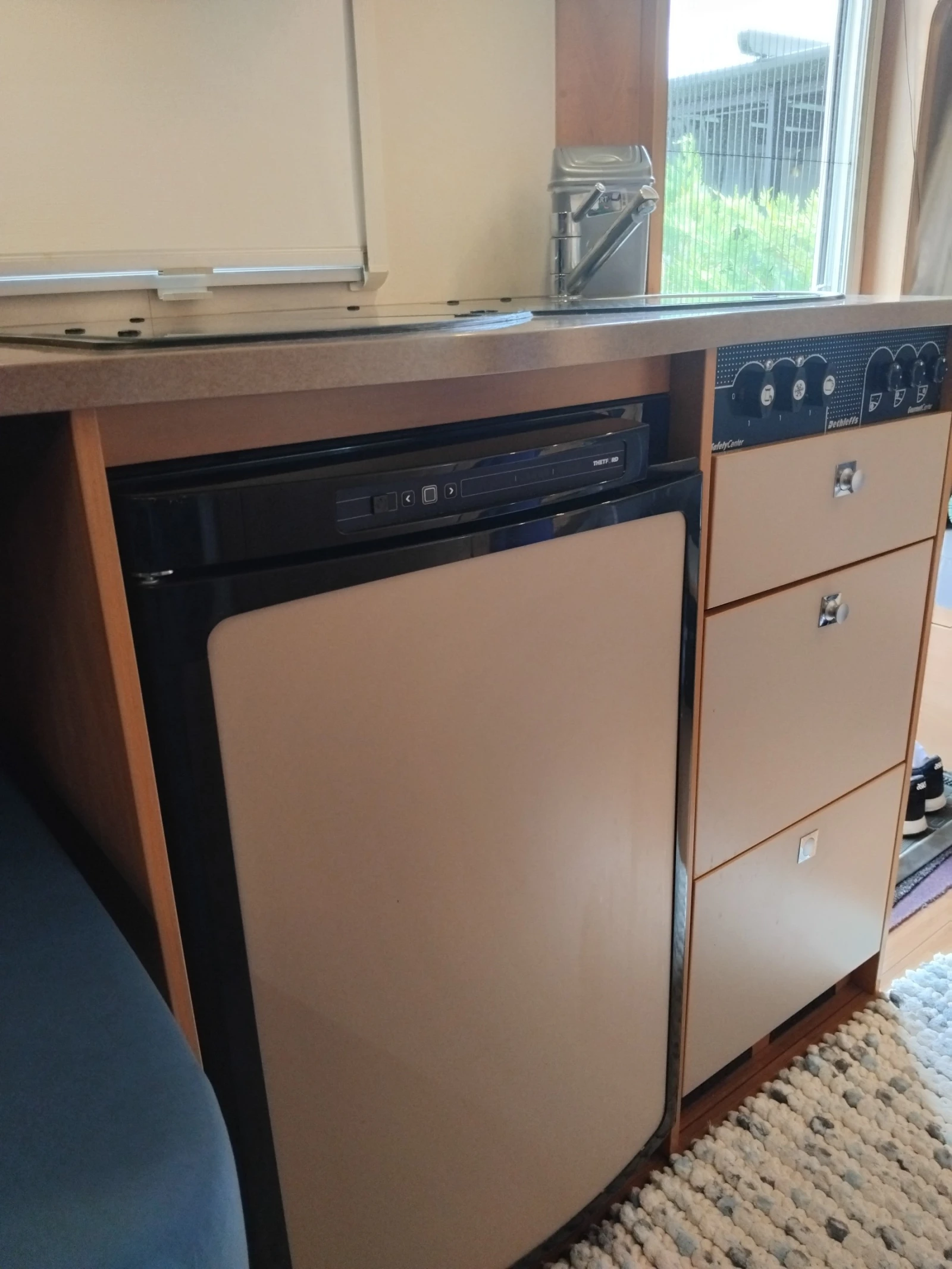 Каравана Dethleffs Camper 470 ER, снимка 6 - Каравани и кемпери - 55166841