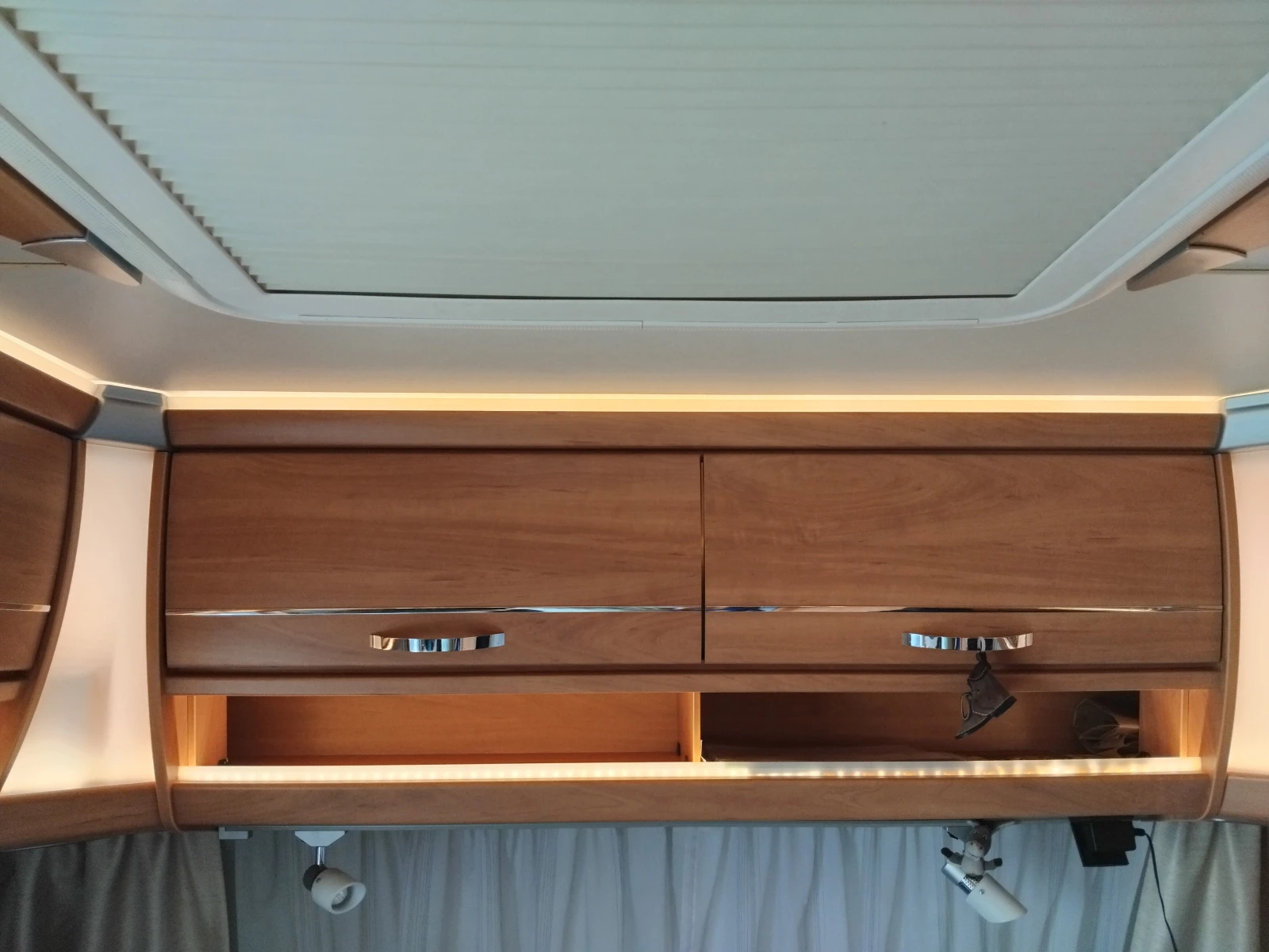 Каравана Dethleffs Camper 470 ER, снимка 11 - Каравани и кемпери - 55166841