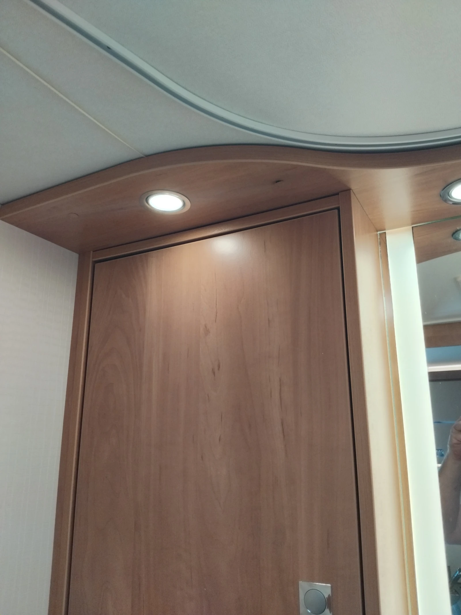 Каравана Dethleffs Camper 470 ER, снимка 8 - Каравани и кемпери - 55166841