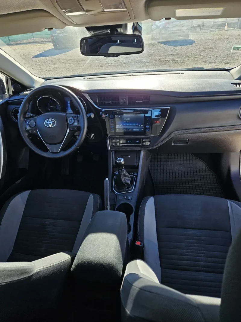 Toyota Auris 1.6 дизел, хечбек, снимка 12 - Автомобили и джипове - 49580163