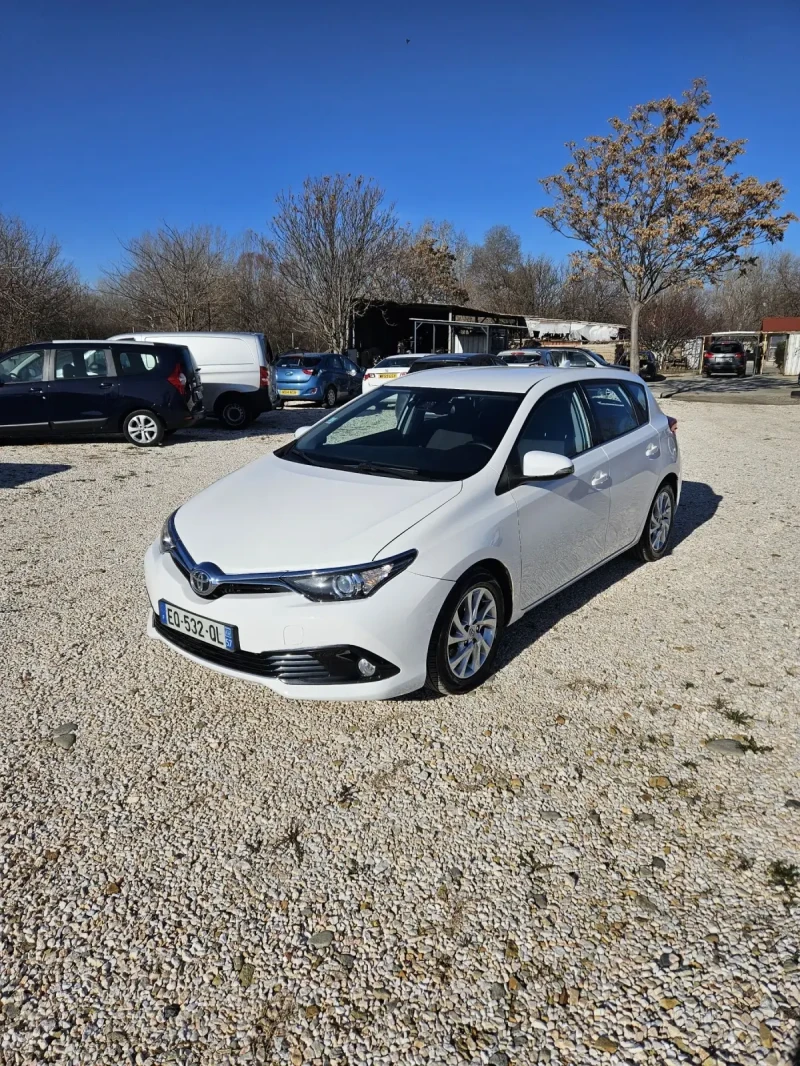 Toyota Auris 1.6 дизел, хечбек, снимка 3 - Автомобили и джипове - 49580163