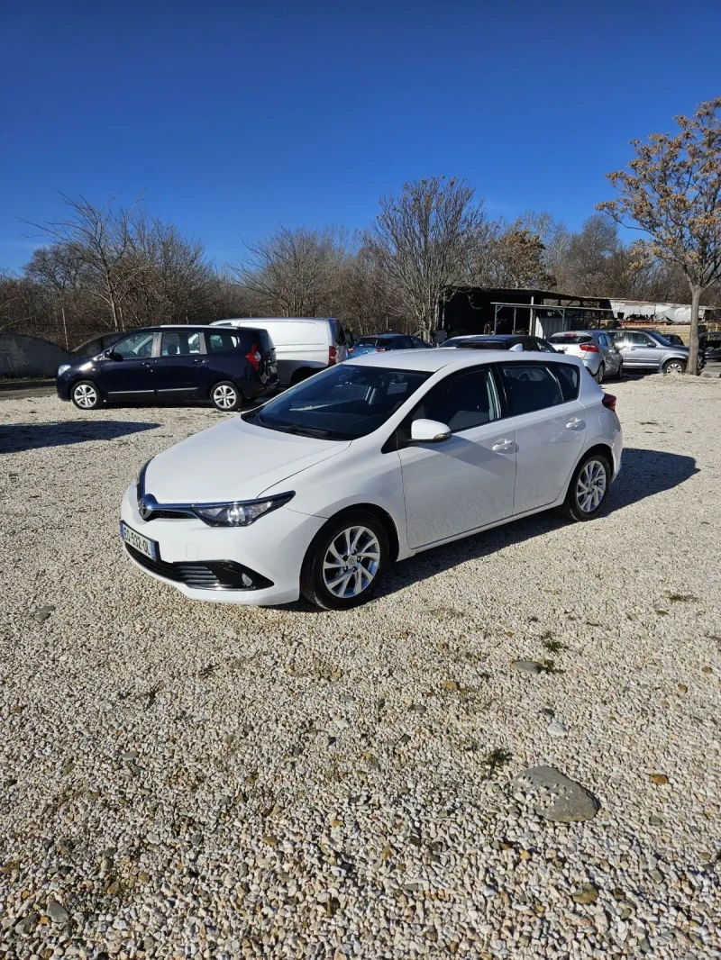 Toyota Auris 1.6 дизел, хечбек, снимка 2 - Автомобили и джипове - 49580163