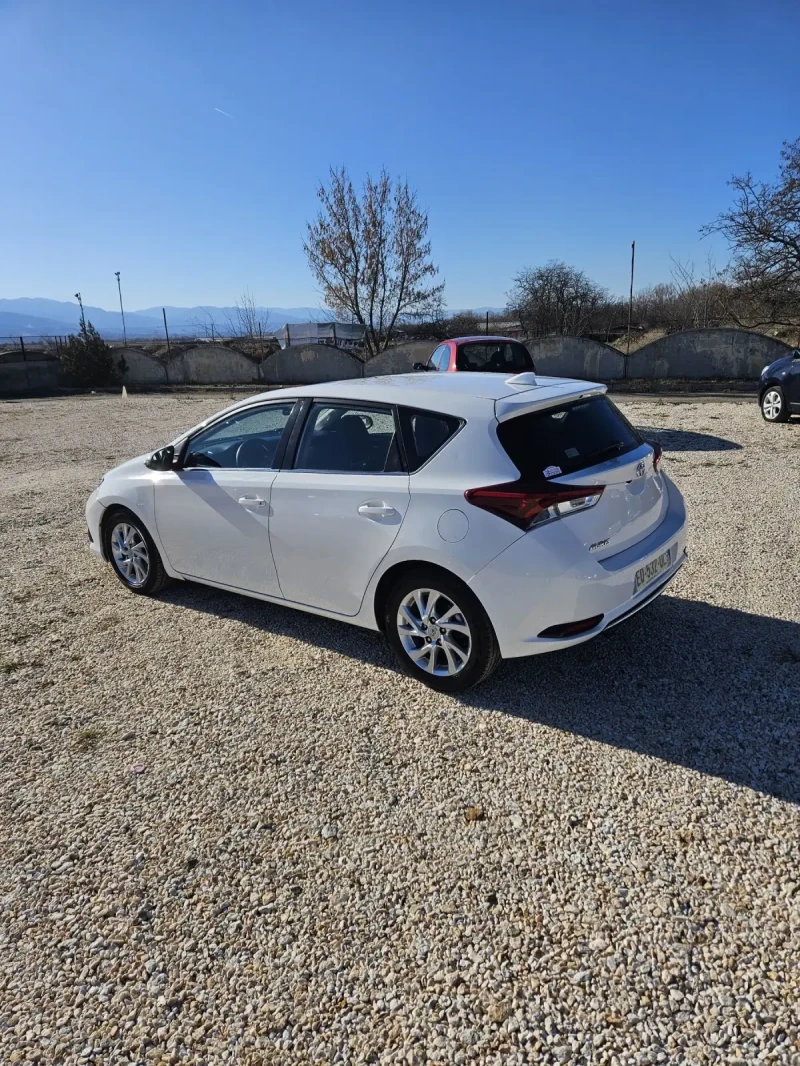 Toyota Auris 1.6 дизел, хечбек, снимка 5 - Автомобили и джипове - 49580163