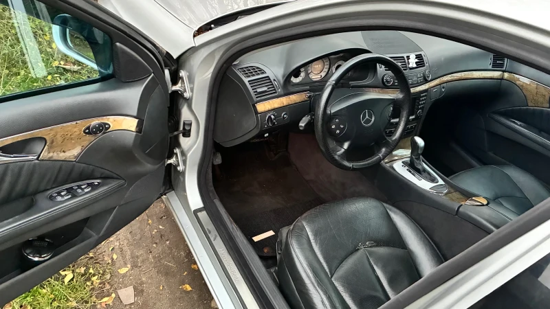 Mercedes-Benz E 280, снимка 16 - Автомобили и джипове - 52487732