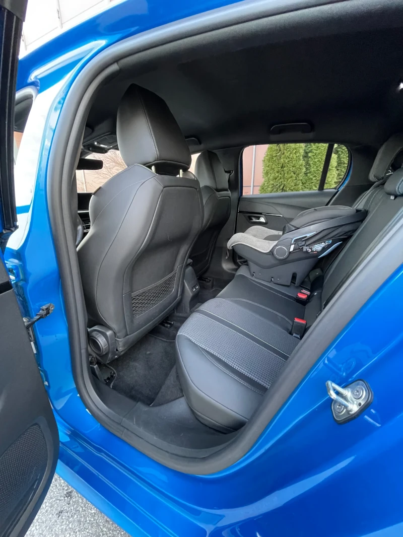 Peugeot 208 GT line, снимка 9 - Автомобили и джипове - 52553722