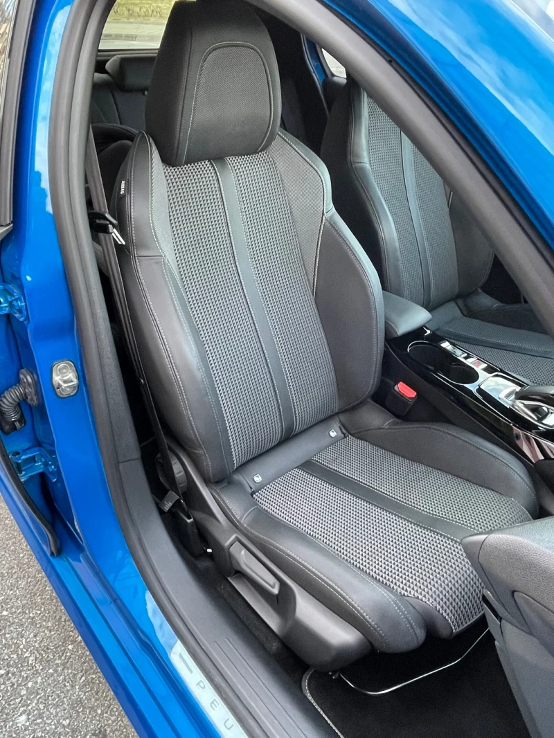 Peugeot 208 GT line, снимка 12 - Автомобили и джипове - 52553722