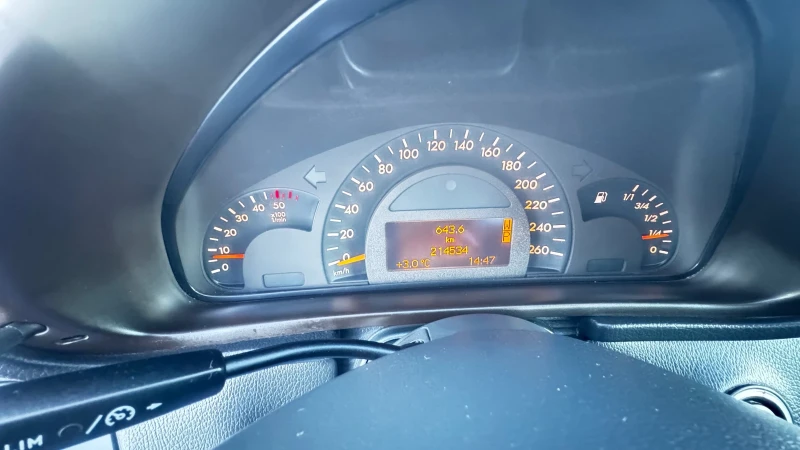 Mercedes-Benz C 220 2.2 CDI 143к.с. Автомат Италия, снимка 10 - Автомобили и джипове - 52893181