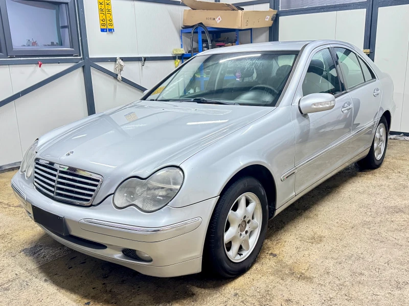 Mercedes-Benz C 220 2.2 CDI 143к.с. Автомат Италия, снимка 3 - Автомобили и джипове - 52893181