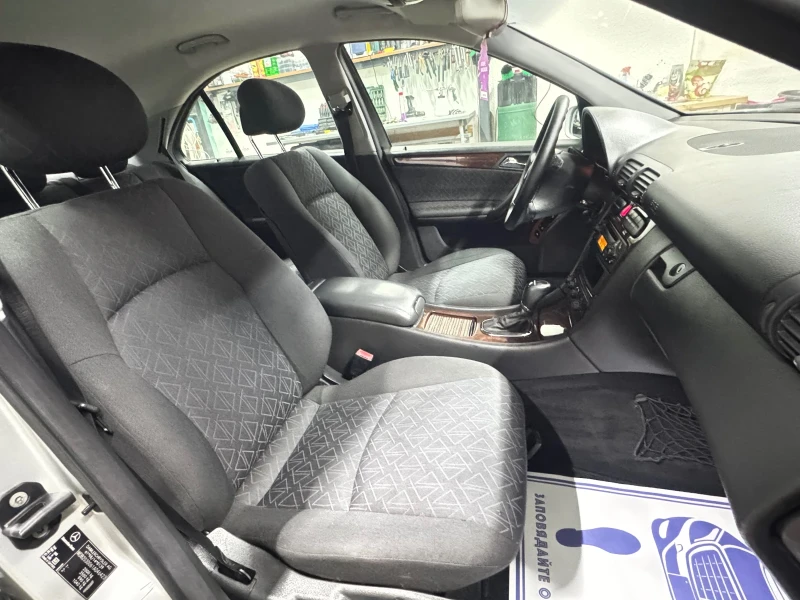 Mercedes-Benz C 220 2.2 CDI 143к.с. Автомат Италия, снимка 8 - Автомобили и джипове - 52893181