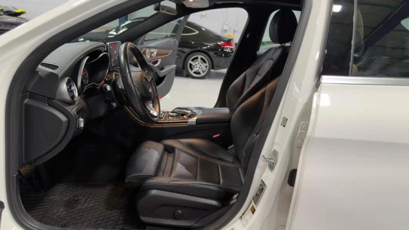 Mercedes-Benz C 300 ПАМЕТ* BURMESTER* ПАНОРАМА* КАМЕРА* КОЖА* , снимка 8 - Автомобили и джипове - 53157666