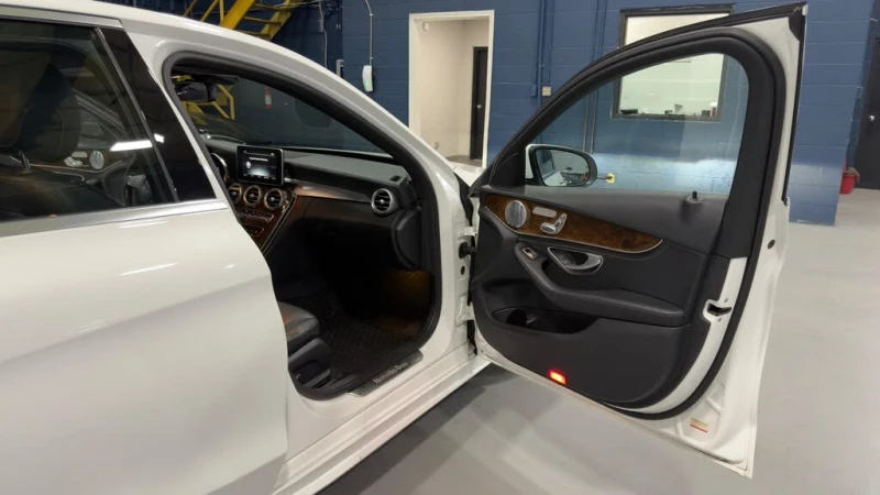 Mercedes-Benz C 300 ПАМЕТ* BURMESTER* ПАНОРАМА* КАМЕРА* КОЖА* , снимка 6 - Автомобили и джипове - 53157666