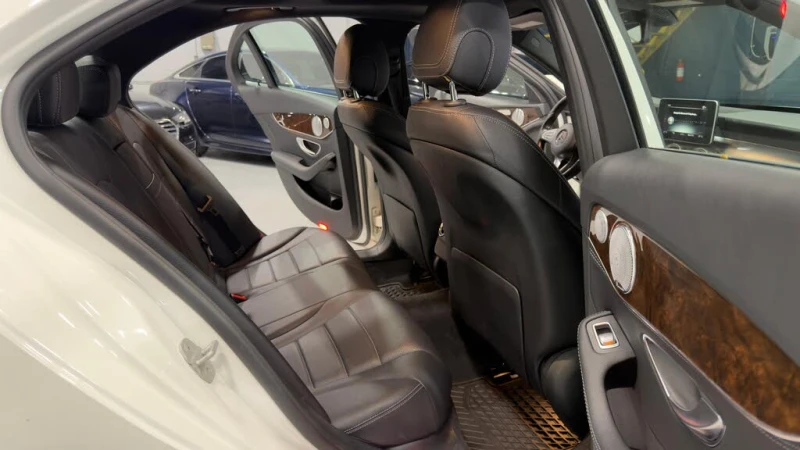 Mercedes-Benz C 300 ПАМЕТ* BURMESTER* ПАНОРАМА* КАМЕРА* КОЖА* , снимка 14 - Автомобили и джипове - 53157666